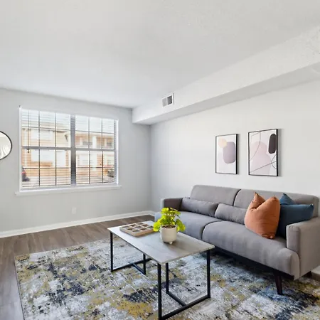 Brentwood U7 I Cozy & Comfy I 2bd I Free Parking *