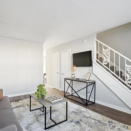 Brentwood U7 I Cozy & Comfy I 2bd I Free Parking Apartment *