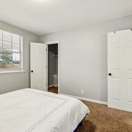 Brentwood U2 I Cozy & Comfy I 2bd I Free Parking *
