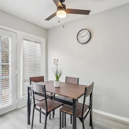 Brentwood U11 I Cozy & Comfy I 2bd I Free Parking Apartment *