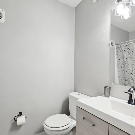 Brentwood C4 I Cozy & Comfy I 2bd I Free Parking Apartment *