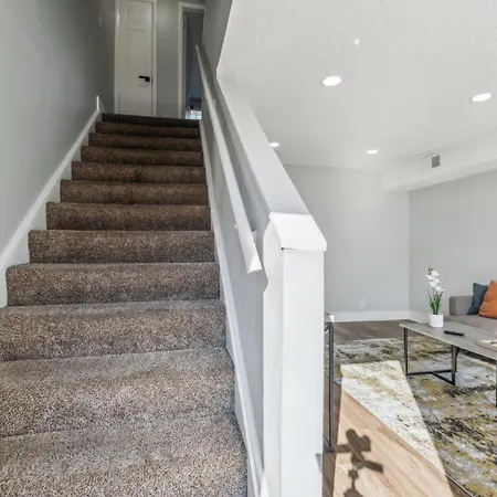 Brentwood S I Cozy & Comfy I 2bd 15 Bth *