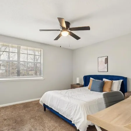 Brentwood U2 I Cozy & Comfy I 2bd I Free Parking Apartment