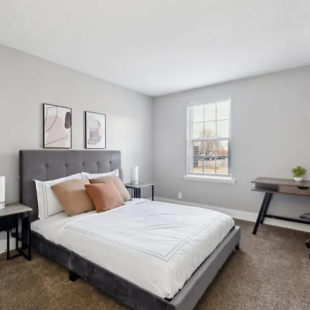 Brentwood C3 I Cozy & Comfy I 2bd I Free Parking Apartment *