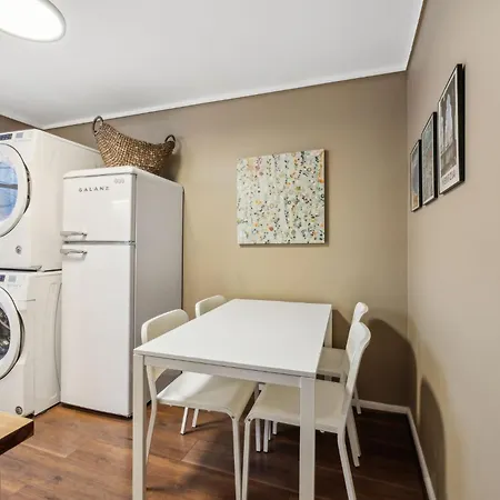 Family Friends And Free Parking Close To Downtown *
