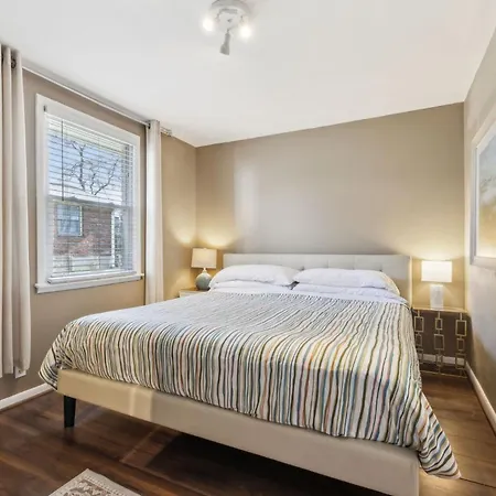 Holiday home Belmont Kings 1 Mile To Downtown And Park Free