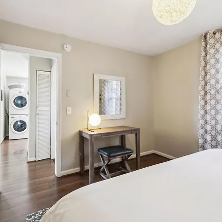 Avalon Close To Downtown And Park Free Holiday home