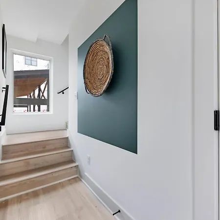 The Daylily & The Aster - Two Four Bedroom Homes Holiday home Nashville
