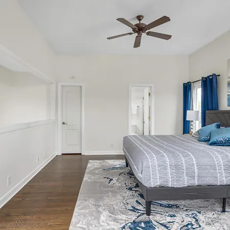 The Magnolia House Guest house