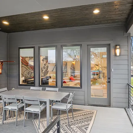 Sleek Multi-level Rooftop Views & Pool Table *