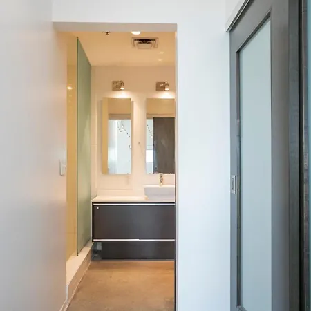 5m222- Unfurnished Amazing Layout