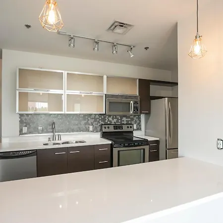 5m222- Unfurnished Amazing Layout *