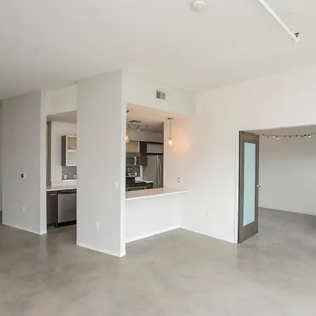Holiday home 5m222- Unfurnished Amazing Layout *