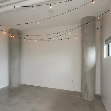 5m222- Unfurnished Amazing Layout *