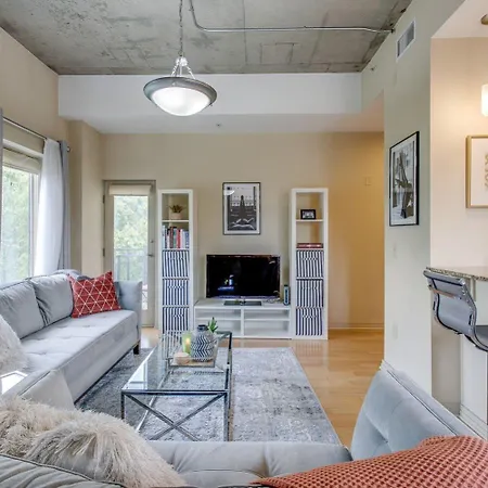 Holiday home Vandy 18th St- Across From Vanderbilt - Furnished 1br