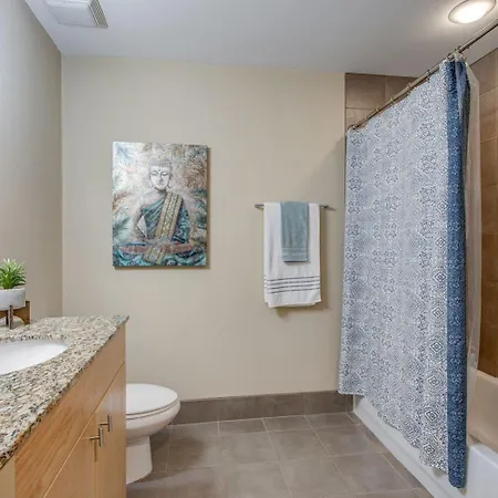 Holiday home Vandy 18th St- Across From Vanderbilt - Furnished 1br Nashville