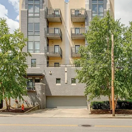 Holiday home Vandy 18th St- Across From Vanderbilt - Furnished 1br Nashville