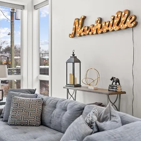Always A Guest Favorite! Luxe With Huge Rooftop And 7 Beds Holiday home Nashville