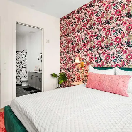 East Getaway Walkable & Near Downtown Holiday home