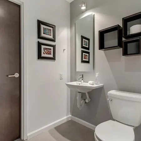 5m302 Skyline Views From Light Filled Holiday home Nashville