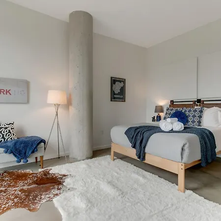 5m302 Skyline Views From Light Filled Nashville