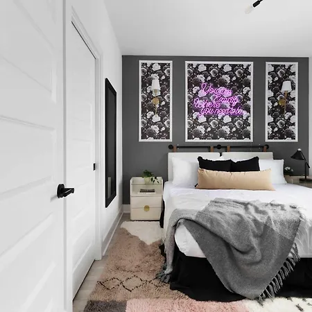 The Azalea & The Sunflower - Two Four Bedroom Homes Holiday home