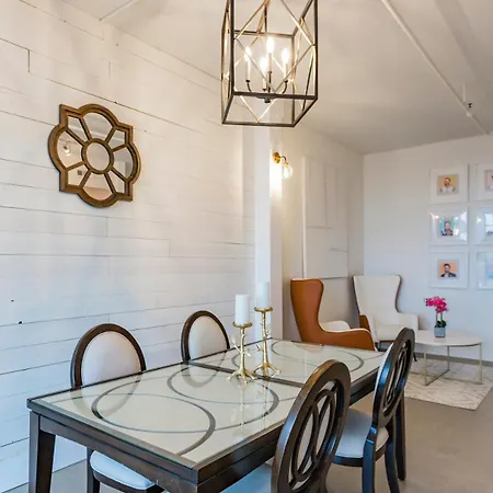 5m412- Sophisticated 1br *