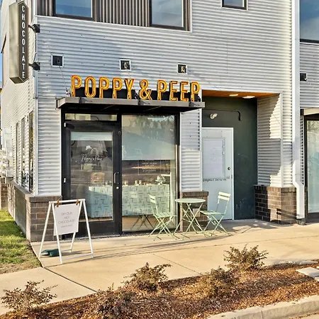 Modern Townhome 2 Miles South Of Downtown And Broadway Ave Apartment