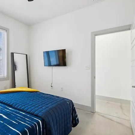 Apartment Modern Townhome 2 Miles South Of Downtown And Broadway Ave