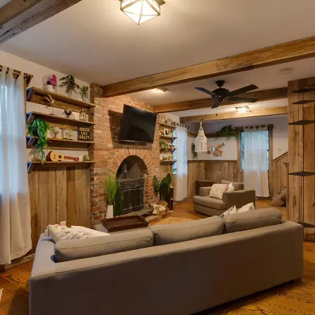The Playground: 5br With Hot Tub, Cinema, And Arcade Holiday home *