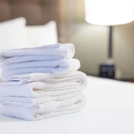 Hotel Drury & Airport