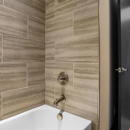 14 At 64 Fern Ave Hbr Apartment *
