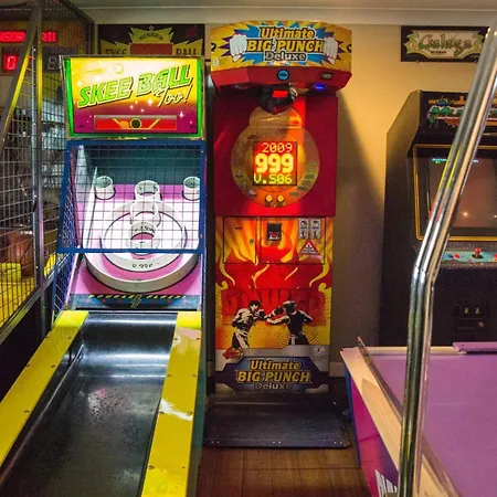 Hall Of Fame Private Resort-9 Miles To Downtown Pools Arcade Holiday home Nashville