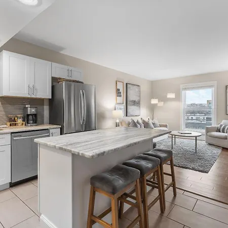 Holiday home On Famous Music Row - Pool, Parking, Walk To Bars