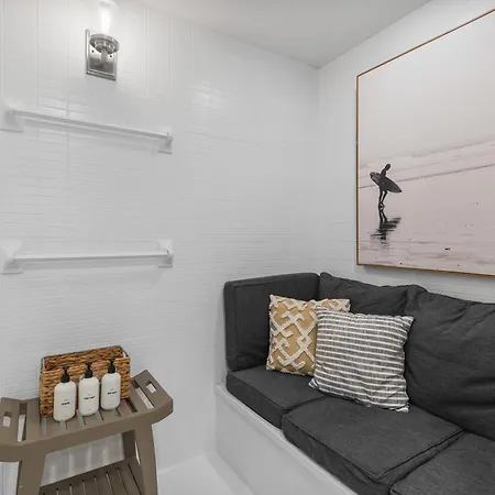 Holiday home On Famous Music Row - Pool, Parking, Walk To Bars