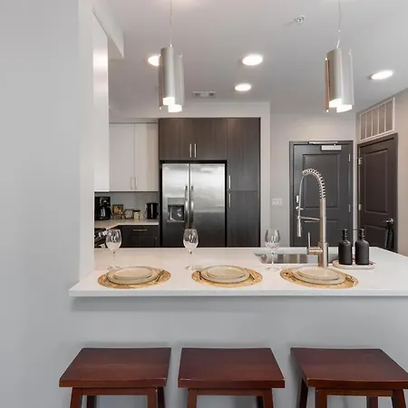 Modern 2Br Near Domain & Tech Apartment