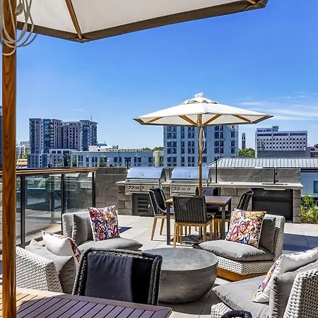 2-bed 2-bath Luxury Retreat Apartment