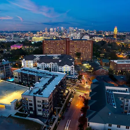 Sleeps 18 3 Modern Midtown W Gym Pool Walkable To Shops Eats Nashville