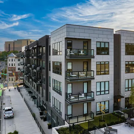 Sleeps 18 3 Modern Midtown W Gym Pool Walkable To Shops Eats Holiday home