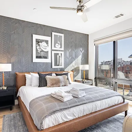 Sleeps 18 3 Modern Midtown W Gym Pool Walkable To Shops Eats Holiday home *