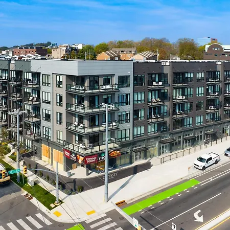 Sleeps 18 3 Modern Midtown W Gym Pool Walkable To Shops Eats Holiday home