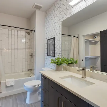 Holiday home Sleeps 18 3 Modern Midtown W Gym Pool Walkable To Shops Eats
