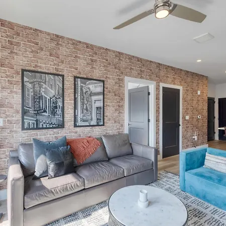 Sleeps 18 3 Modern Midtown W Gym Pool Walkable To Shops Eats Holiday home