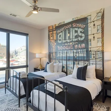 Sleeps 18 3 Modern Midtown W Gym Pool Walkable To Shops Eats *