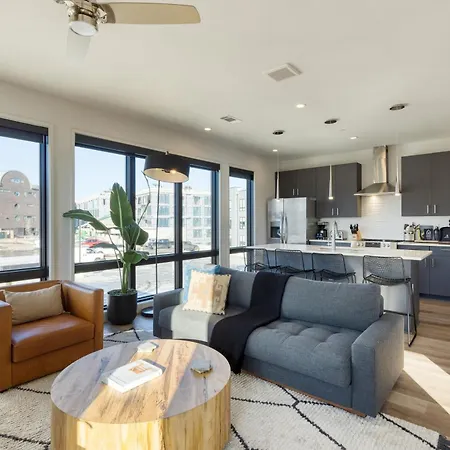 Holiday home Sleeps 18 3 Modern Midtown W Gym Pool Walkable To Shops Eats
