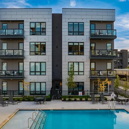 Sleeps 18 3 Modern Midtown W Gym Pool Walkable To Shops Eats Holiday home