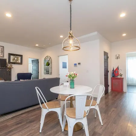 Broadway Breeze Escape Modern Nashville Comfort Holiday home