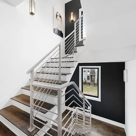 The Hawkins House - Walk To Gulch, Rooftop Views! *
