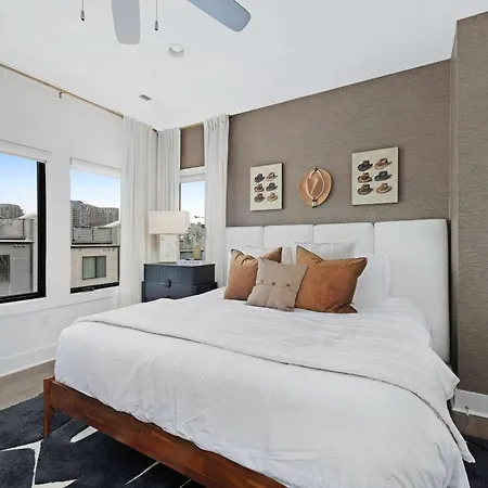The Hawkins House - Walk To Gulch, Rooftop Views! Nashville