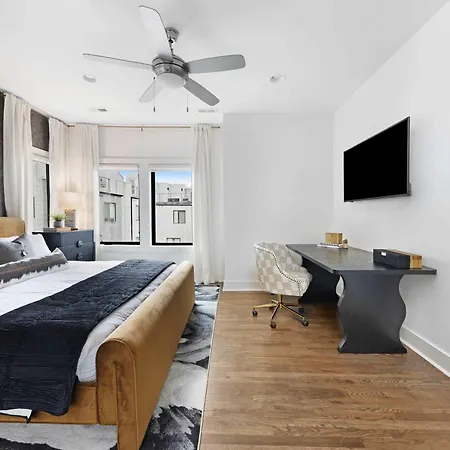 The Hawkins House - Walk To Gulch, Rooftop Views! Holiday home *